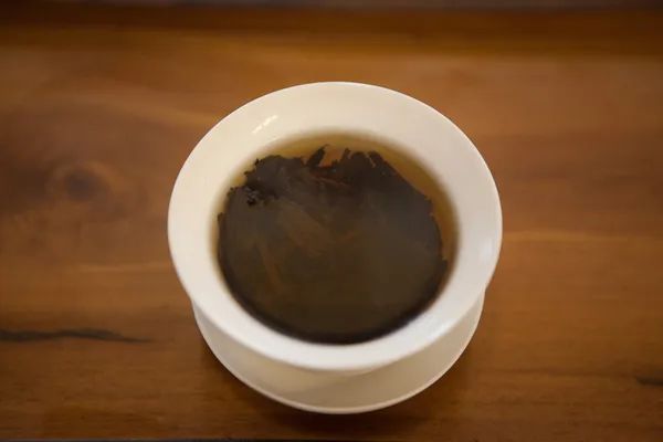 变质茶叶到底能不能喝?普洱茶专家周红杰为你详解