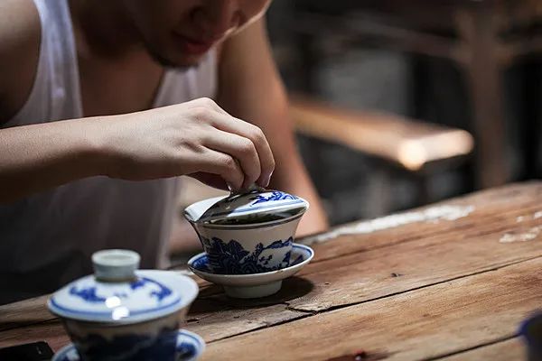 茶圈黑话揭秘:旧社会茶馆曾当作公堂审案,进出茶馆也危机重重