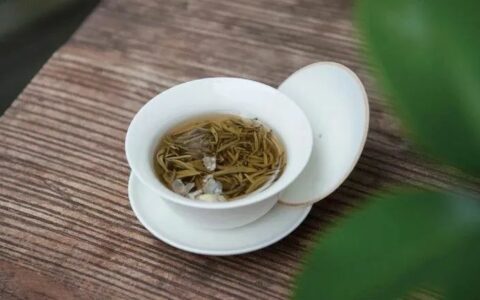 70岁高龄的肯德基也来卖茶！茶行业也玩起了"劣币驱逐良币"？
