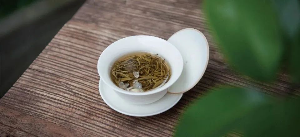 70岁高龄的肯德基也来卖茶！茶行业也玩起了"劣币驱逐良币"？
