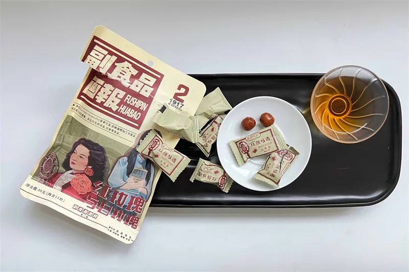 一口气吃完5款 (12种口味) 茶糖，我们找到了其中最好吃的！