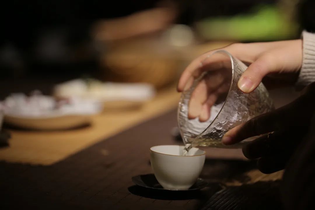 70岁高龄的肯德基也来卖茶！茶行业也玩起了"劣币驱逐良币"？