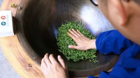 如何喝到一杯正宗的西湖龙井？记住五个绝招，缺一不可！