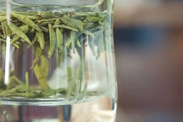 验证绿茶界“倒立现象”，我们做了这个实验