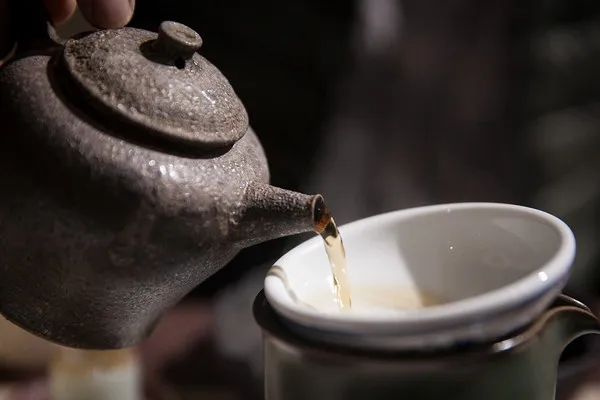 茶圈黑话揭秘:旧社会茶馆曾当作公堂审案,进出茶馆也危机重重