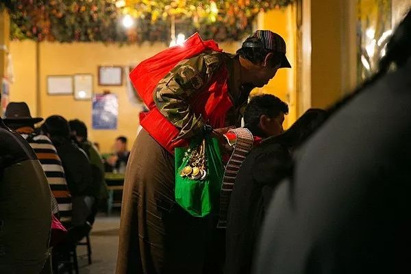 在拉萨泡茶馆是种什么体验？
