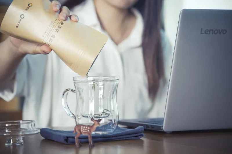 看高级黑如何点评12星座茶人？​内容简直尖酸刻薄到令人发指