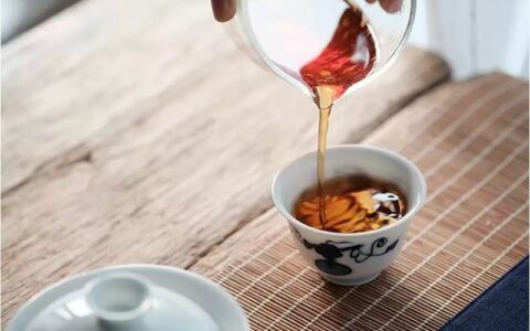 愿我们都是这个冷漠人间的那杯茶汤，一直熨帖你的心房