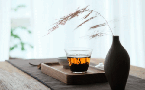 冲泡过的茶叶/茶汤还能变“废”为宝？今天我来告诉你，与茶有关的生活小妙招！