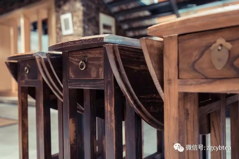 在一个有六千件古茶器、五千块宋窑砖、数百件老家具的地方喝茶是什么感受？