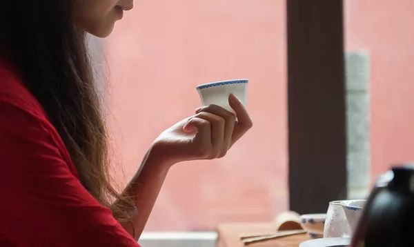 你喝茶时尝到过什么独特的滋味？鸡汤味、海带汤味、外太空味、熊孩子味……